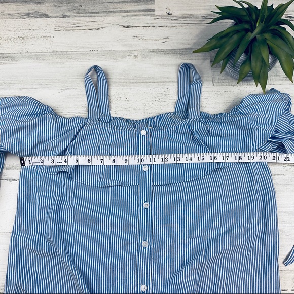 Mossimo cold shoulder ruffle top - Picture 2 of 4